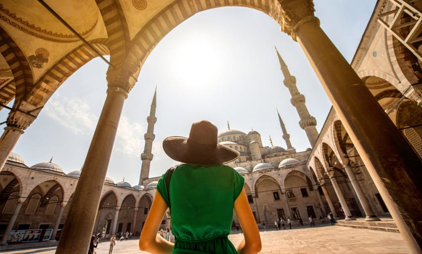 Kobieta podróżująca Błękitny Meczet Sultanahmet Stambuł