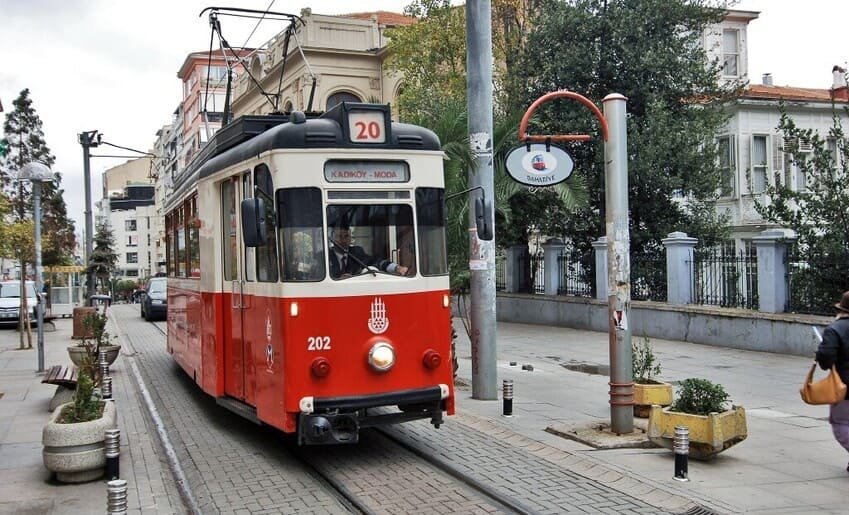 Tramway nostalgique Kadiköy, ancien train historique d'Istanbul