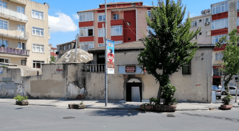 Zewnętrzna fasada Küçük Mustafa Paşa Hamamı w Stambule, dawnego osmańskiego hammamu dzielnicowego w Balat